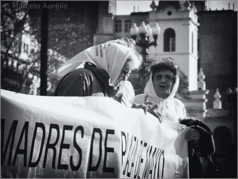 Madres - 1976-2009 - A 33 años del golpe genocida en Argentina.  30.001 desaparecidos ¡PRESENTES! - APARICIÓN CON VIDA DE JORGE JULIO LÓPEZ ¡YA!