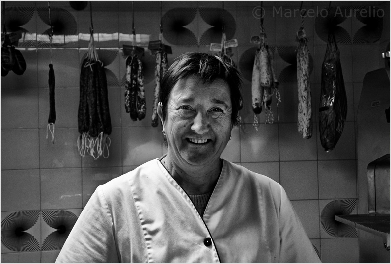 Asunción. Una trabajadora. - Carnicera de Llívia - Girona