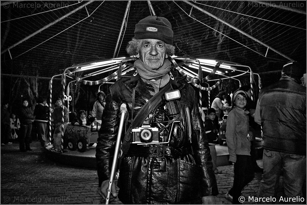 Hernán - El fotógrafo de la calesita de Plottier - Neuquén - Argentina