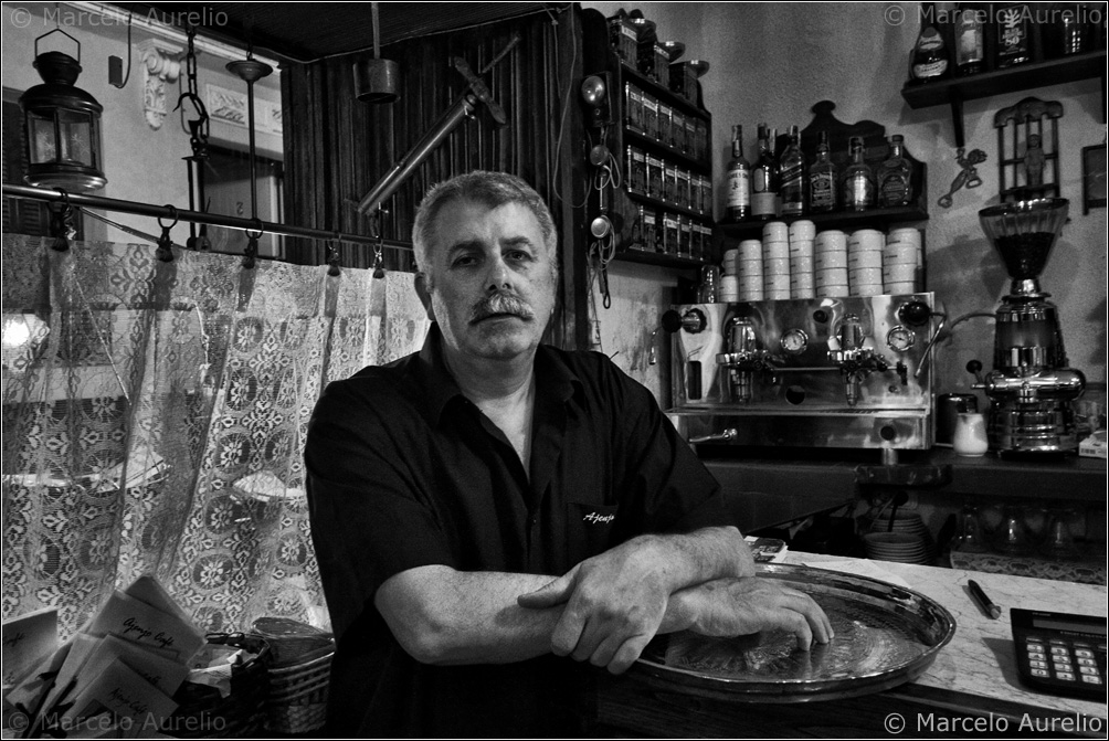 Helios. Creador y guardián de secretas pociones - Café Ajenjo - Madrid