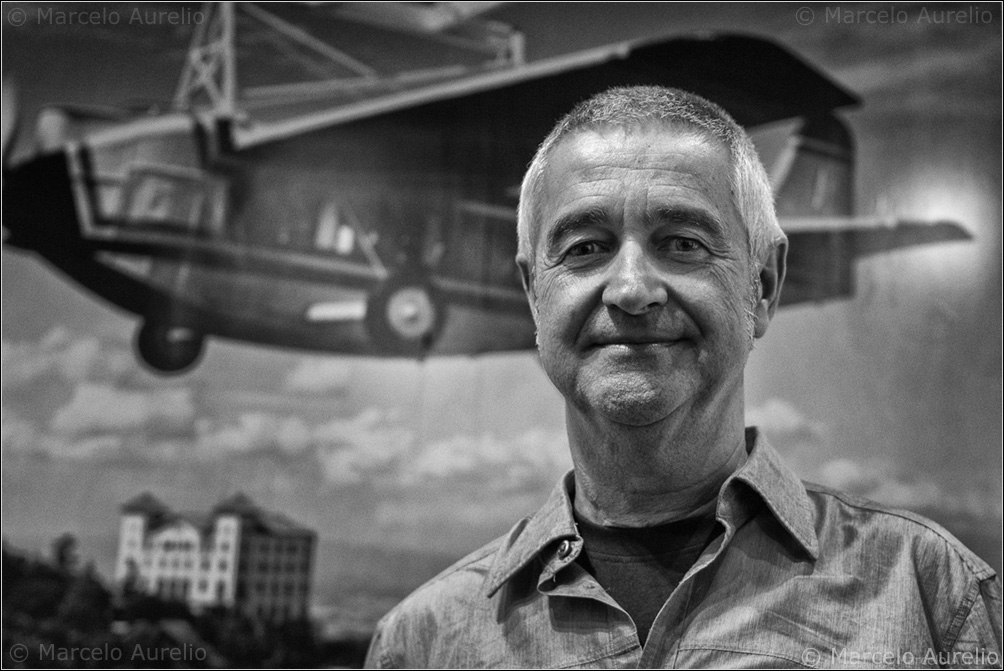 Manel Úbeda en su exposición 'Layers of Barcelona' en Barcelona Visions, 2013. © Marcelo Aurelio