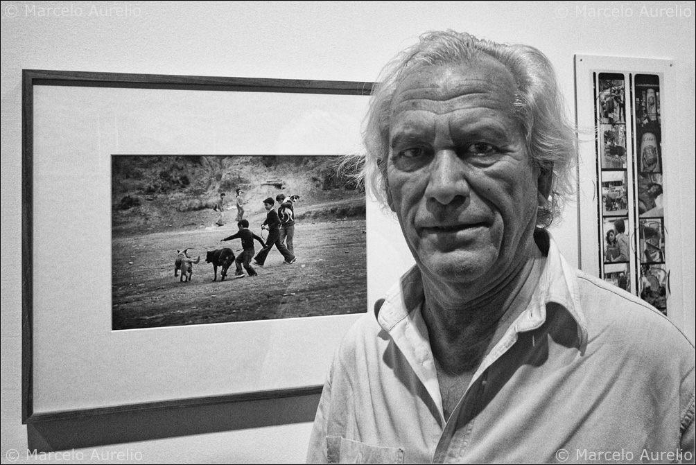 Manel Armengol en su exposición “Contactos” en la Galería Tagomago. Barcelona 2013.