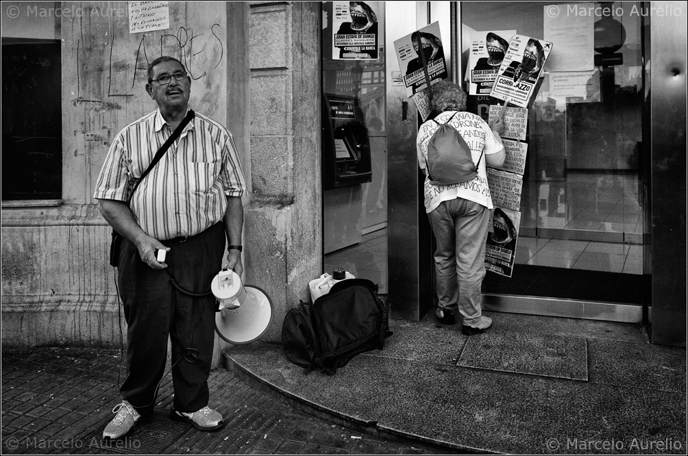 Estafats x la banca -Estafados por la banca. Barcelona, 2013.