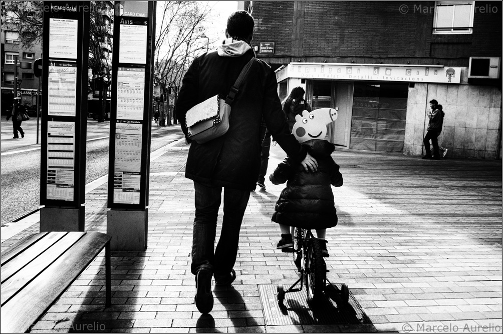 Es bueno andar con la sonrisa entera. Terrassa, 2014. © Marcelo Aurelio