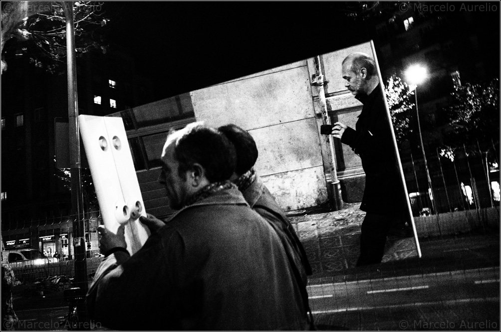 Walking the Paral·lel. Barcelona, 2014. © Marcelo Aurelio