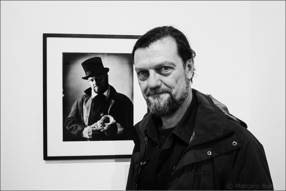 Xavier Mulet en su exposición “Monsieur Ardan, gran viatger del segle XIX”. Barcelona, 2016. © Marcelo Aurelio