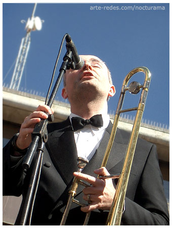 OSCAR FONT - THE FU-MANCHÚ JAZZ SERVANTS - Plaça Vella, Terrassa - 24 Festival de Jazz 2005