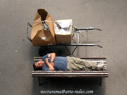 siesta en avenida Diagonal, Barcelona