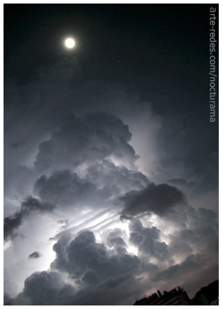 tormenta y  luna en Terrassa, Barcelona