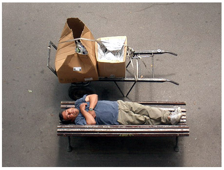 siesta en avenida Diagonal, Barcelona