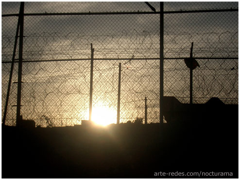 Doble valla de Melilla al atardecer